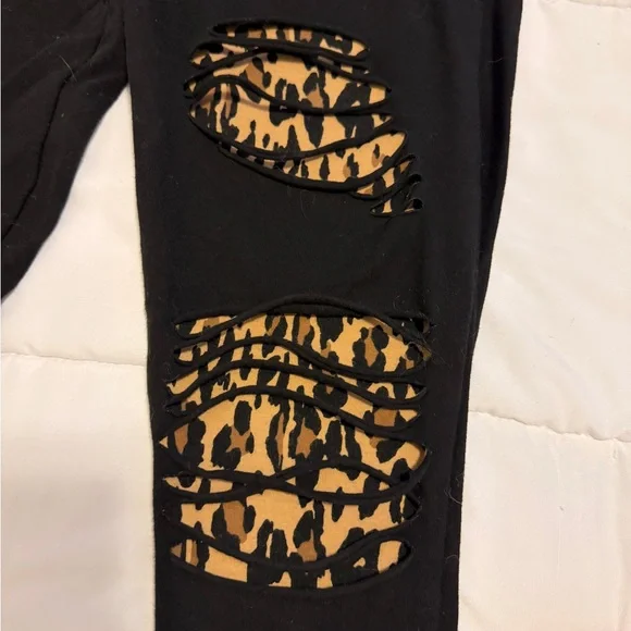 Ripped Leopard Print Leggings - Picture 3 of 5